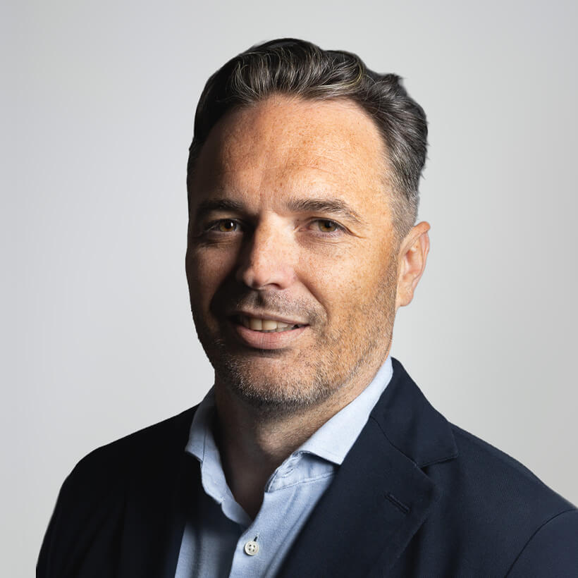 vvcom-portret-Hajo-Barth-vierkant